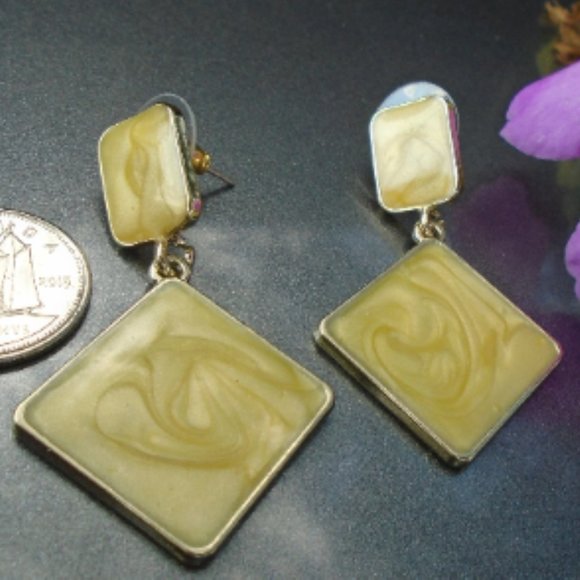 NWOT Retro 90's inspired sparkly swirly yellow enamel earrings three Styles GIFT - Picture 8 of 9
